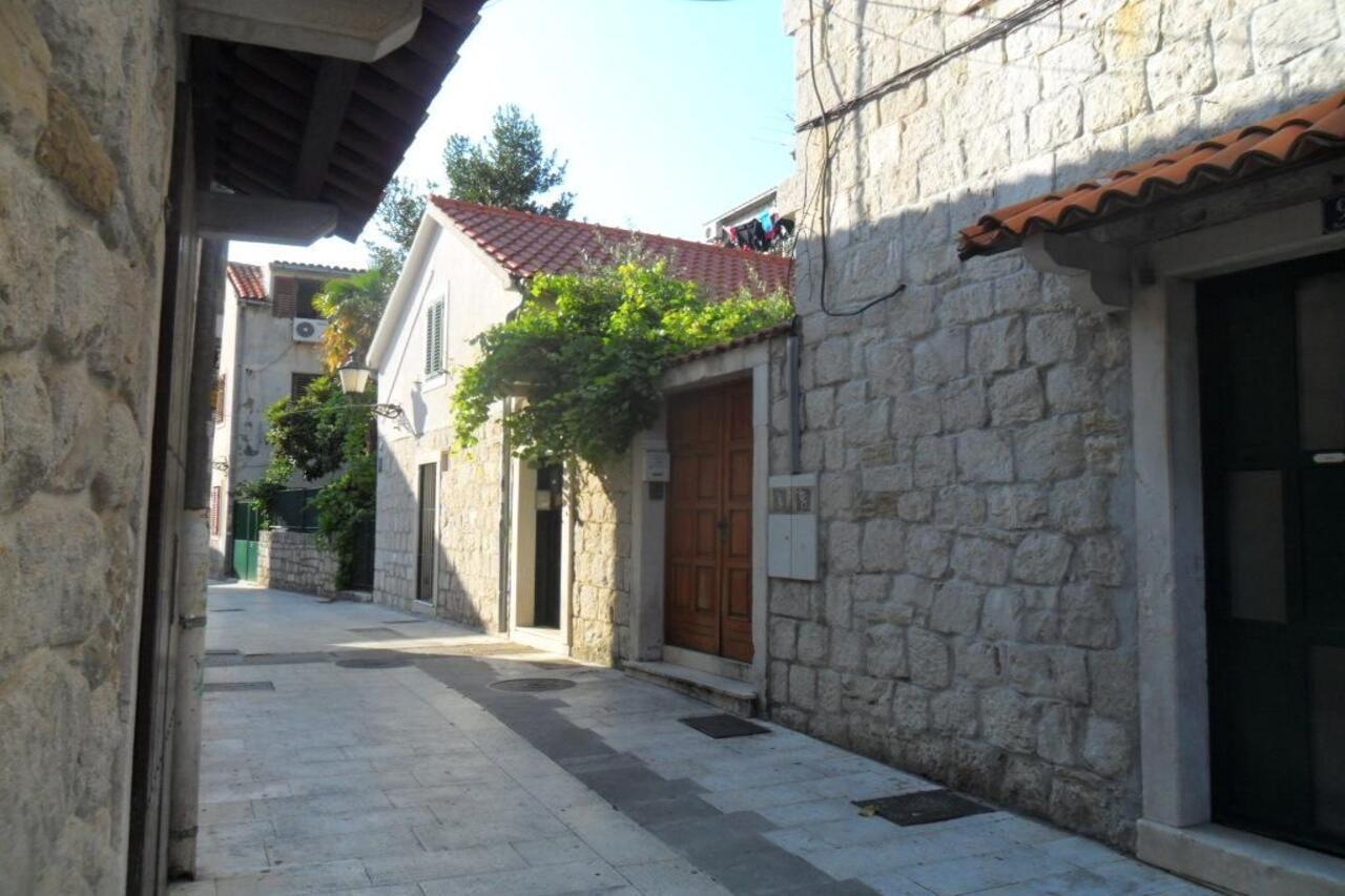 Dube Apartment Split
