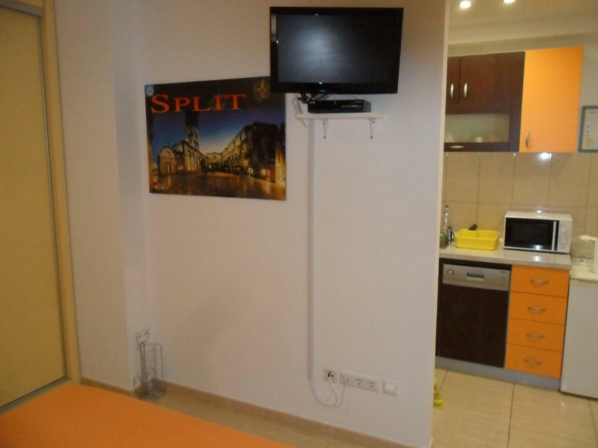Dube Apartment Split
